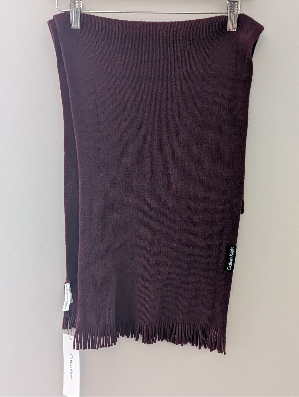 NWT Calvin Klein Maroon Ribbed Knit Fringe Scarf $48 Retail Burgundy